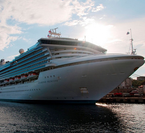 Круизный лайнер Diamond Princess